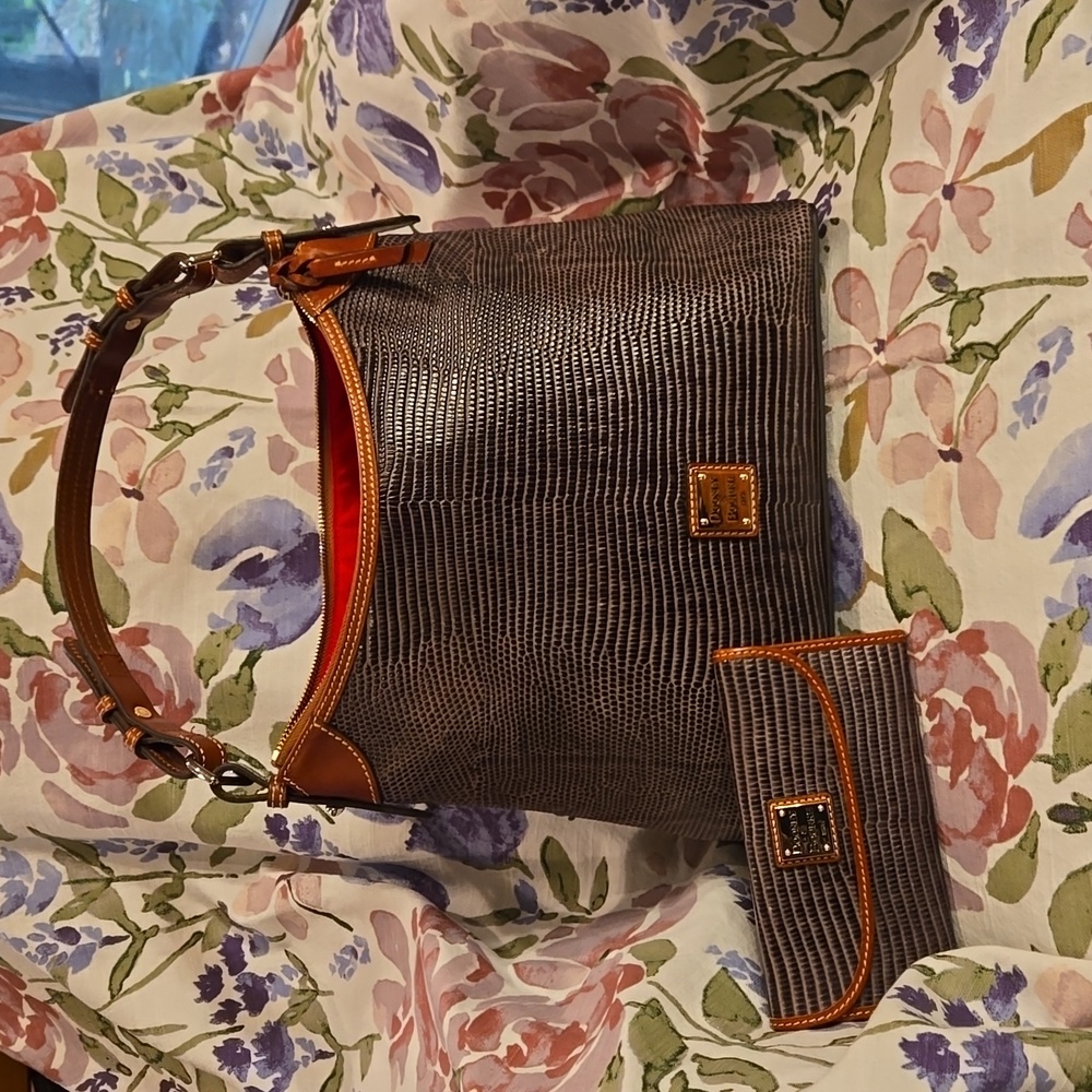 Dooney & Bourke Embossed Lizard Style Leather Shoulder bag and wallet.